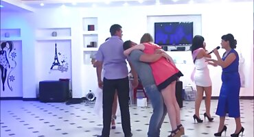 sex gay bear china Busty đĩ thích nó. Cô làm sạch mông của mình với phim sex vú to một vòi nước.