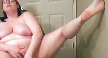 sex cosplay k che Người phụ nữ da đen busty đồi trụy thích tự chích vào vòi sex u80 nước của người đàn ông da trắng.